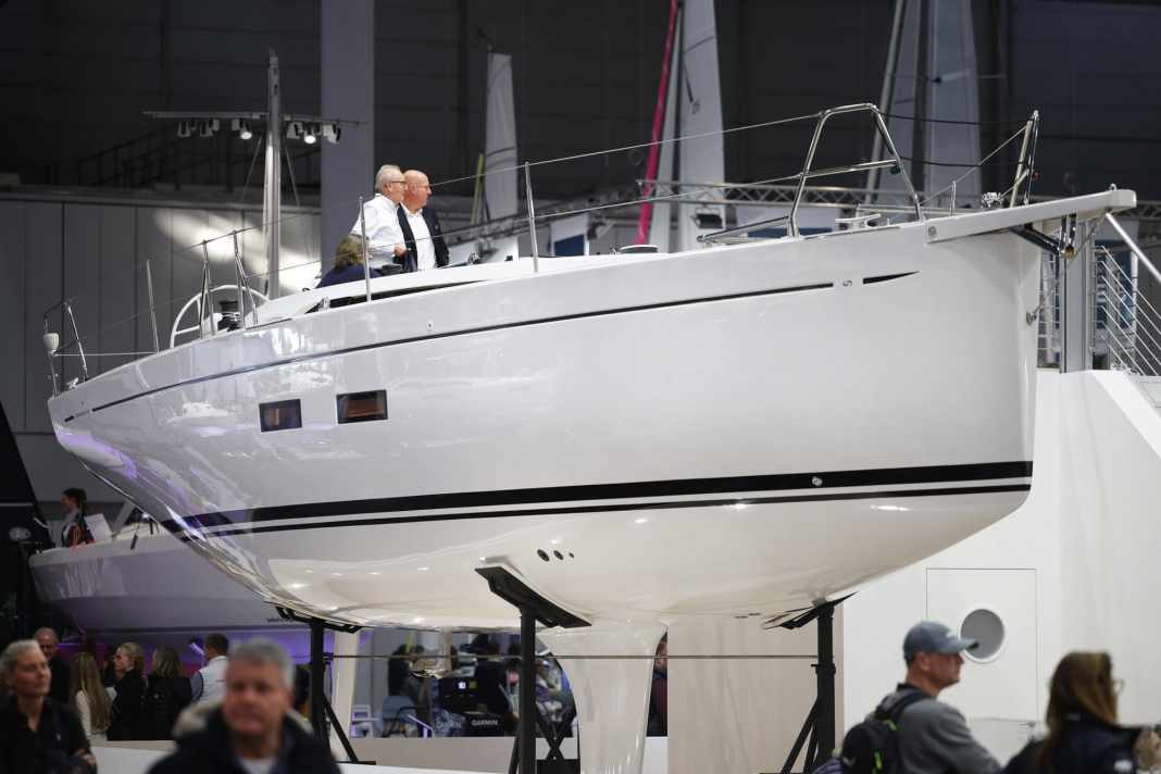 Ausstellungsyacht auf der Messe boot Düsseldorf. Hier wird nicht nur besichtigt, sondern auch gekauft.