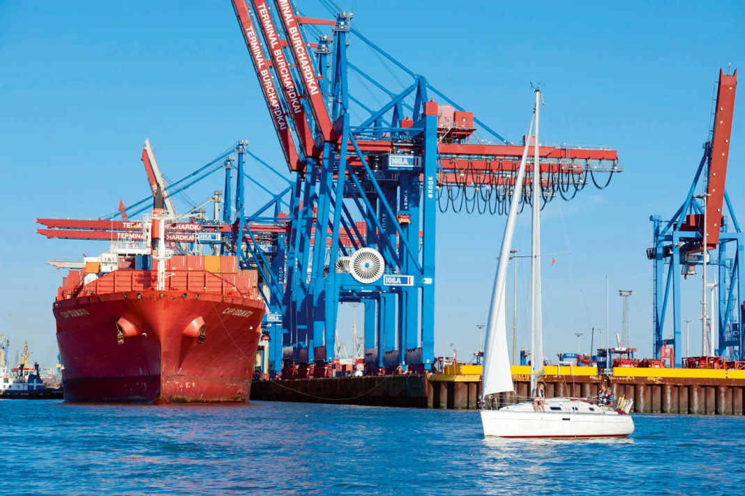 There are few places where you can get as close to big ships as in Hamburg harbour.