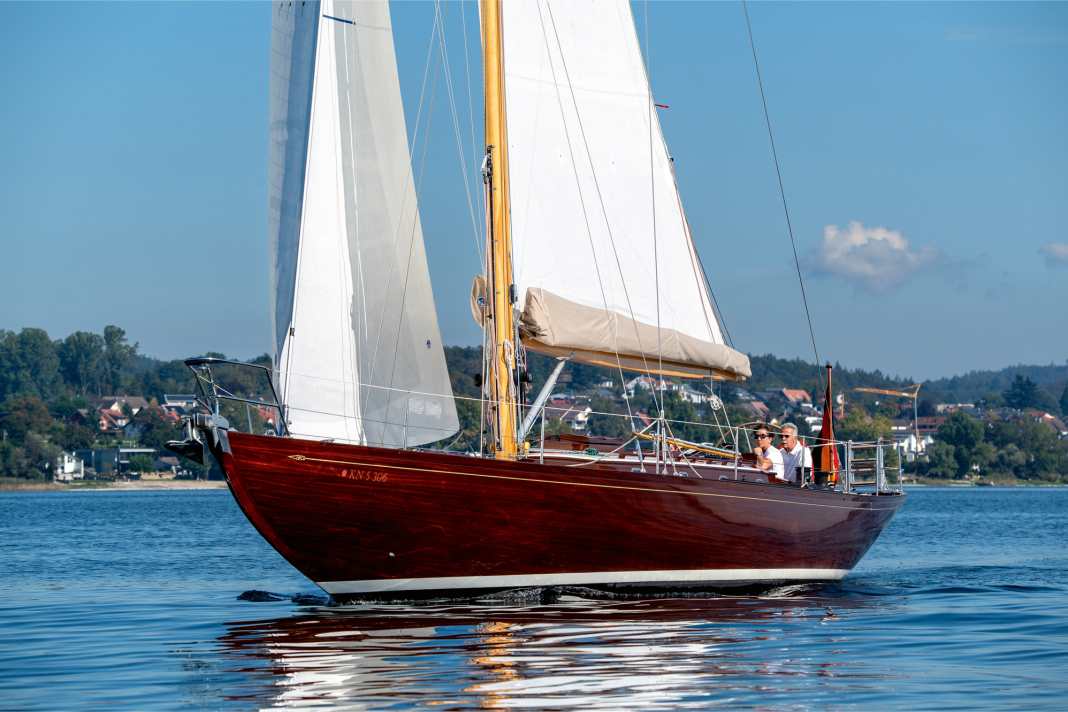 Der 100-Quadratmeter- Seefahrtkreuzer wurde 1935 bei Abeking & Rasmussen gebaut.