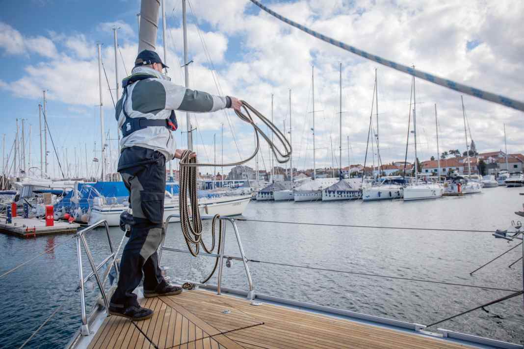 Like Lucky Luke with the lasso, sailors should be able to handle the mooring line. However, misses are always part of the game.