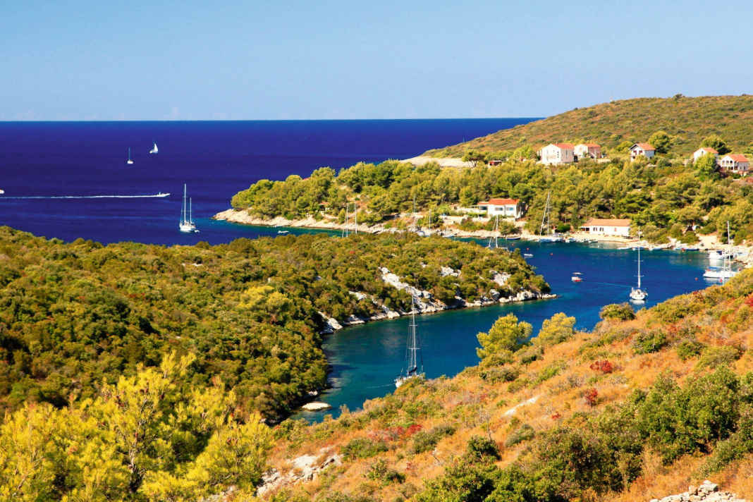 Im Spätsommer 2025 sollen die Bauarbeiten für die kleine Marina Šešula mit 70 Muringplätzen an einer Schwimmsteganlage mit Sanitärgebäude beginnen.