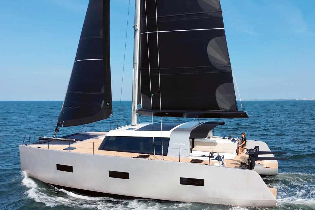 Massive and striking: the high hulls and the massive superstructure with large windows characterise the look.