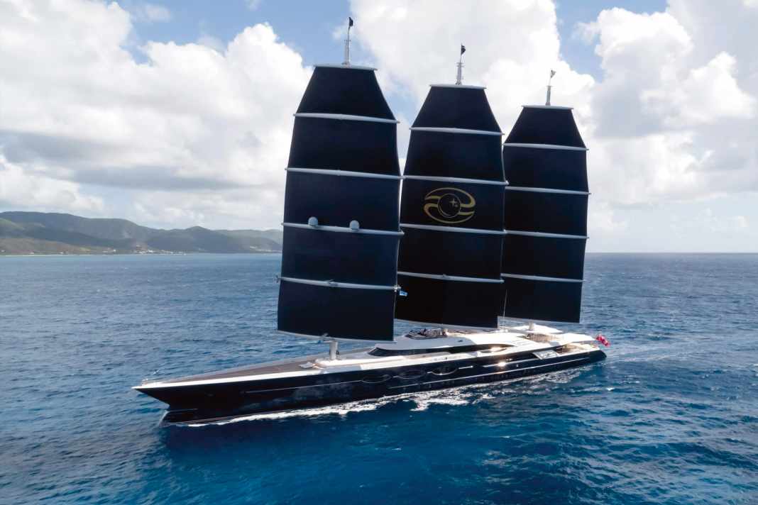 Dreimaster: Gerne hängt die Crew eine XL-Leinwand an den unteren Kreuzmast.