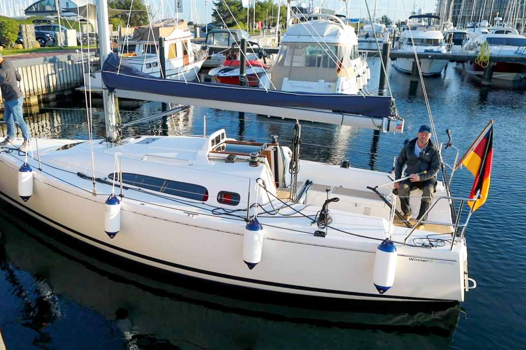 Molto aiuta molto: quando si ormeggia e si salpa, i parabordi devono essere dispiegati per tutta la lunghezza dello scafo.