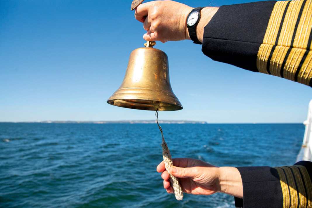 Four double strokes, the traditional signal for the end of the watch, are rung one last time.