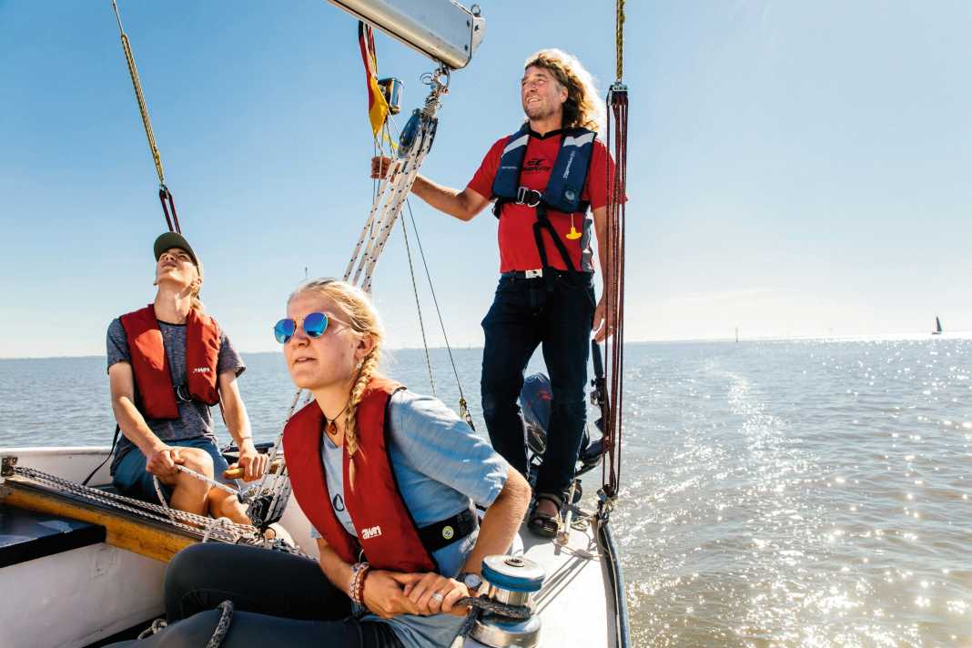 Formation de voile avec moniteur dans la mer des Wadden. Ici, des compétences très particulières sont requises.
