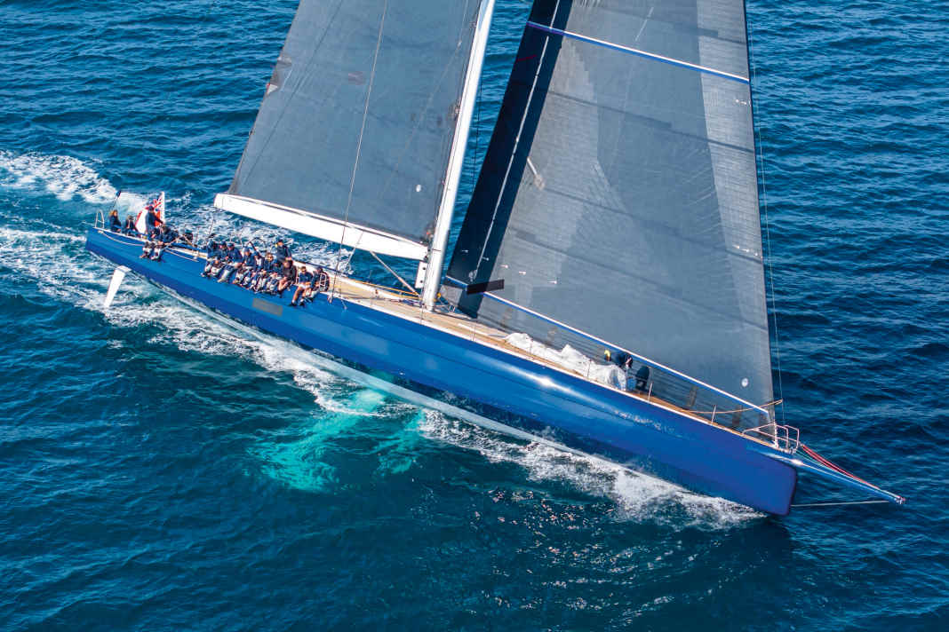 Extreme anchoring: The 7.10 metre long keel of "Magic Carpet e" swings out 45 degrees to windward. This means that the 30.48 metre long Verdier construction sails upright and light-footed, even in a light breeze.
