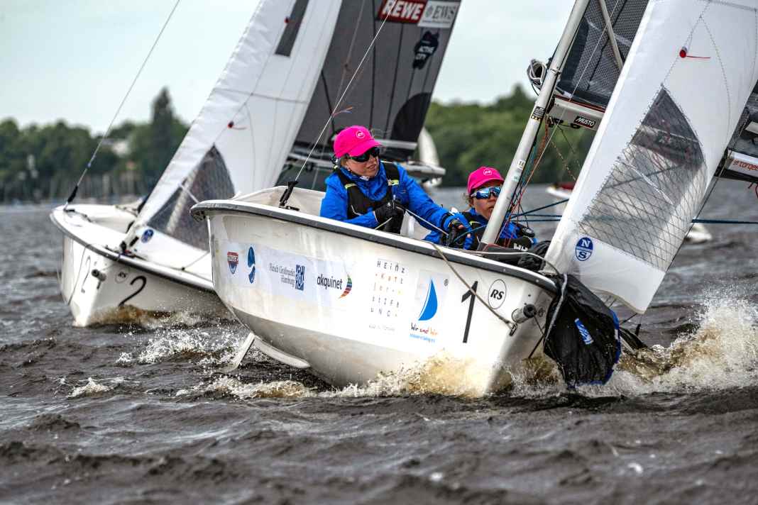 Die RS Venture Connect beim Helga-Cup 2024 auf der Hamburger Außenalster.