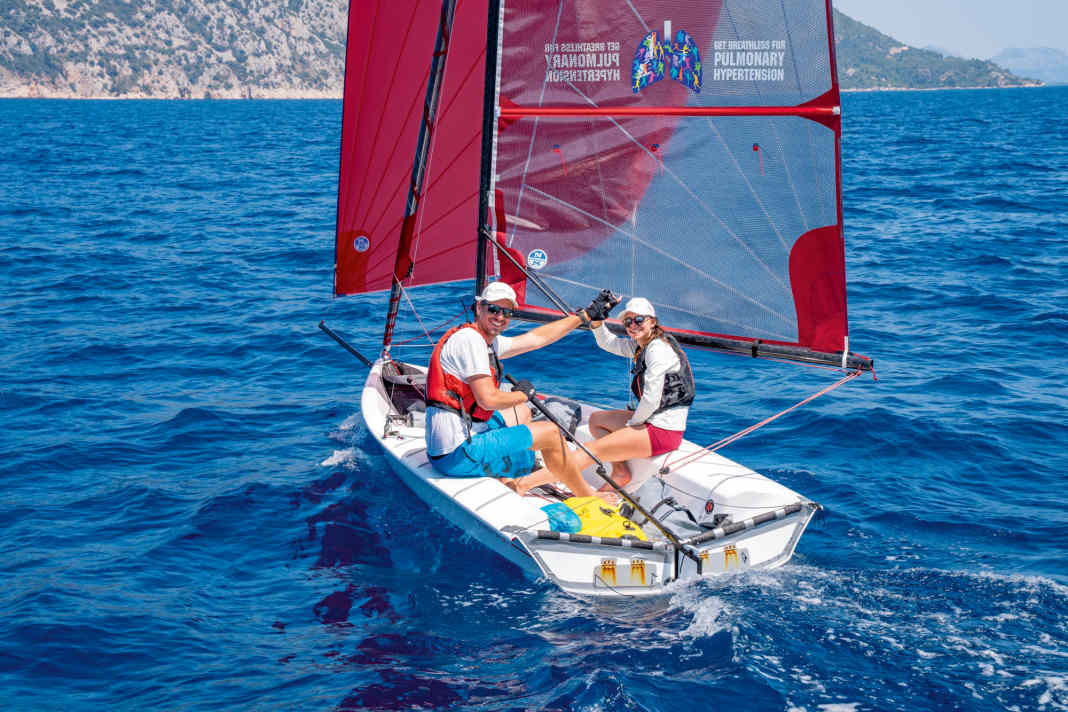 Weltrekordversuch im Jollensegeln: Luka Kobler gemeinsam mit Tochter Jona.