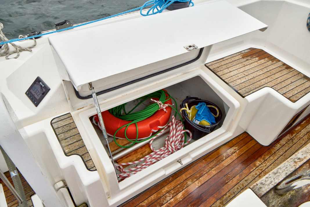 Bavaria C38: i coperchi sono grandi e si aprono ad angolo. In questo modo l'accesso è molto più facile.