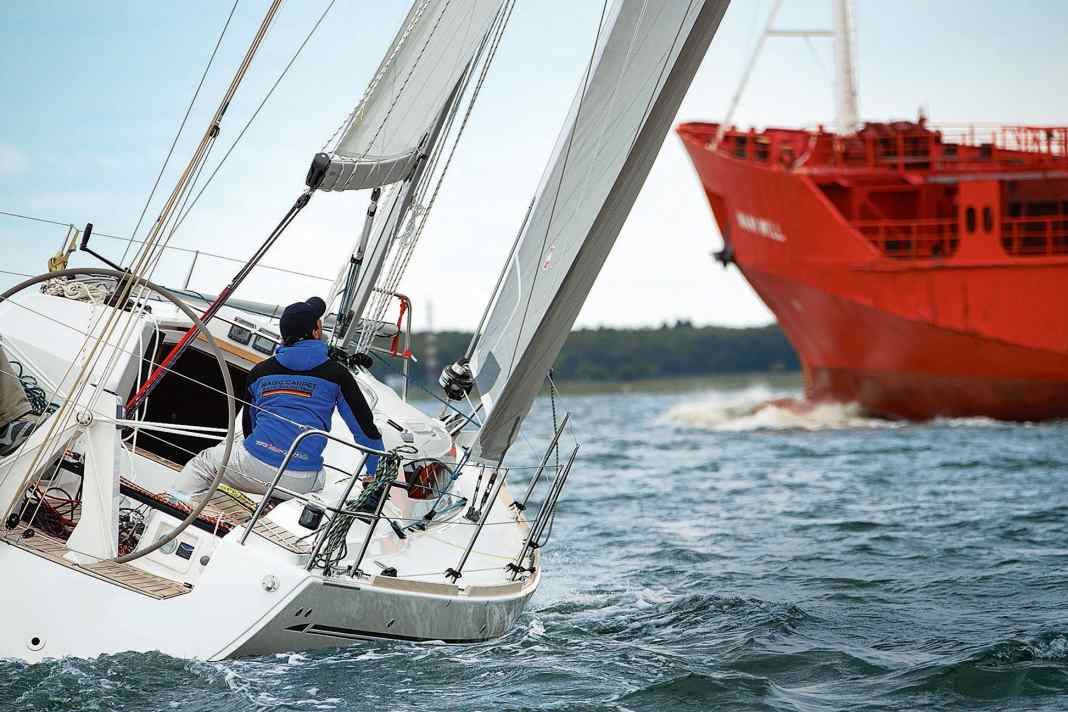 Is the bearing correct? AIS makes it easier to estimate the course and speed of other road users.