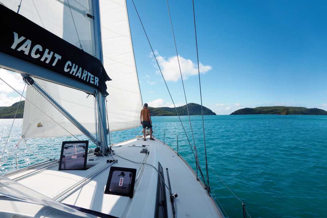 Avec un Oceanis 48 de Dream Yacht Charter au large des côtes du Queensland.