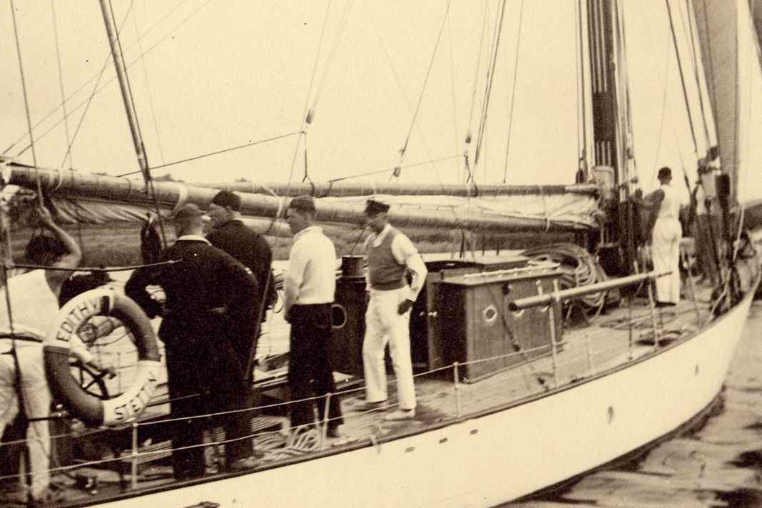 L'"Edith VII" du Stettiner Yacht-Club pendant une régate lors de la Pommernwoche en 1931 au large de Lauterbach sur Rügen.