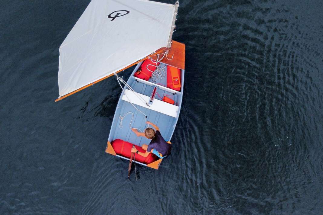 Looks like a normal Opti. However, the additional bulkheads in front of the centreboard box are striking. It is divided there.