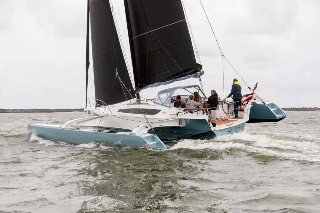 Bei den Tests in der Nordsee ließ sich der Tri auch von 40 Knoten Wind und gut zwei Meter Welle nicht beeindrucken.