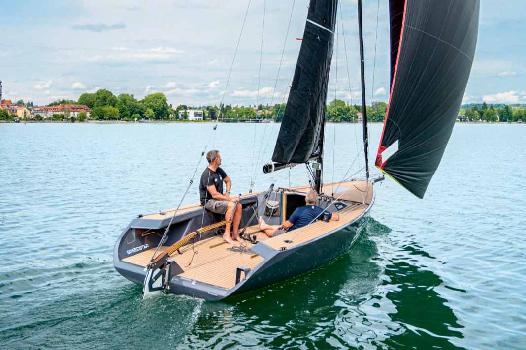 Großzügige Platzverhältnisse: Das große, offene Cockpit bietet genug Raum für Sport und Genuss.