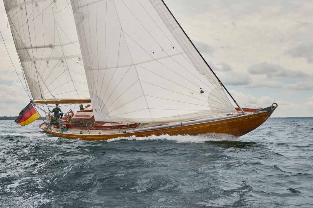 The ship is characterised by its pronounced spoon-shaped bow, a streamlined hull and the newer superstructure.