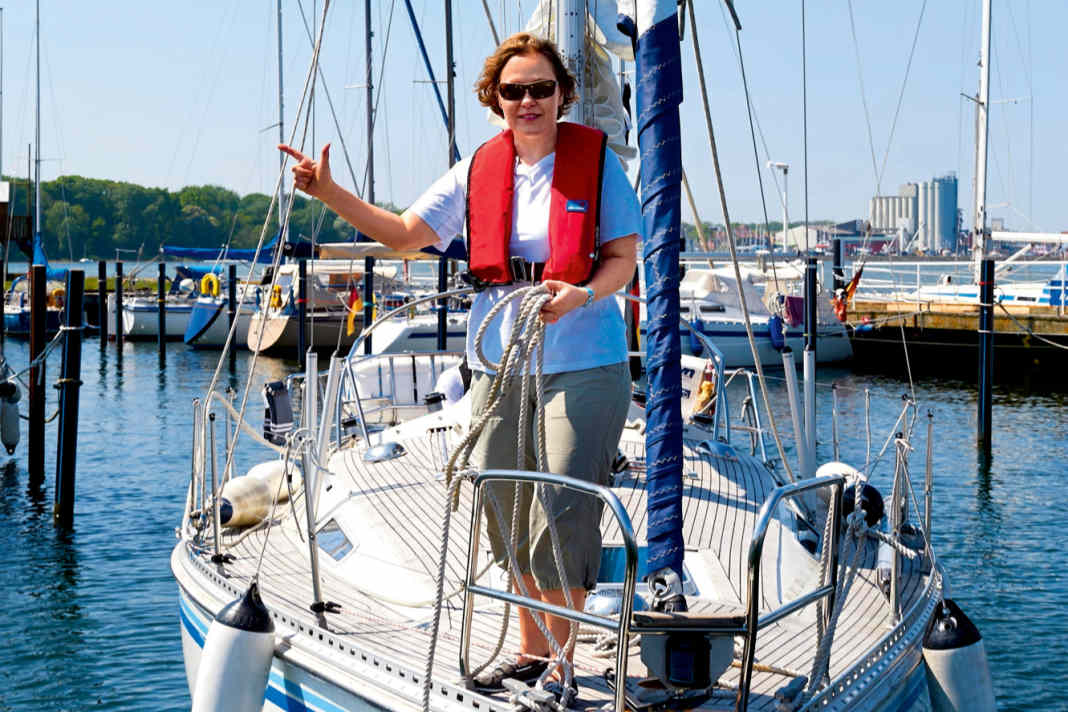 Trois, deux, un - la corde au cou ! Dans l'idéal, le skipper et l'équipage se comprennent même sans paroles.