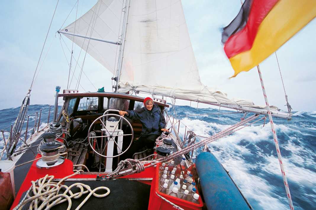 Heide Wilts à bord du deuxième "Freydis", une coque articulée en acier de 14 mètres de long.