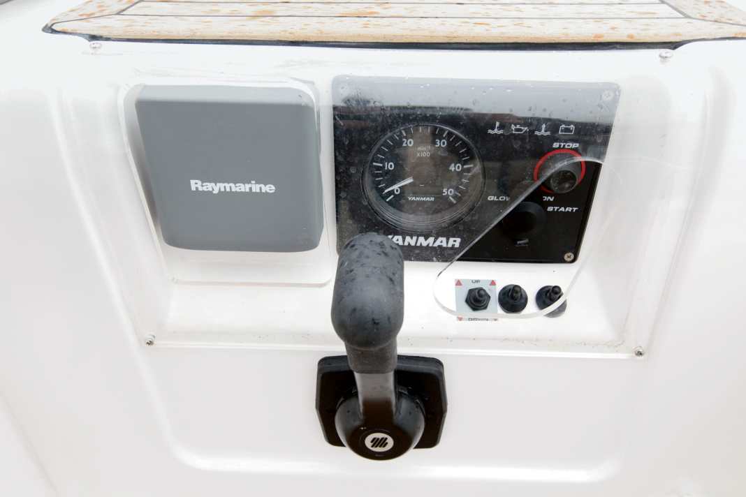 Lever on the table: Once the machine has warmed up, there is nothing wrong with a few minutes at full throttle - the engine is made for it. If a problem occurs, it was already there. All the better to identify it before you buy.