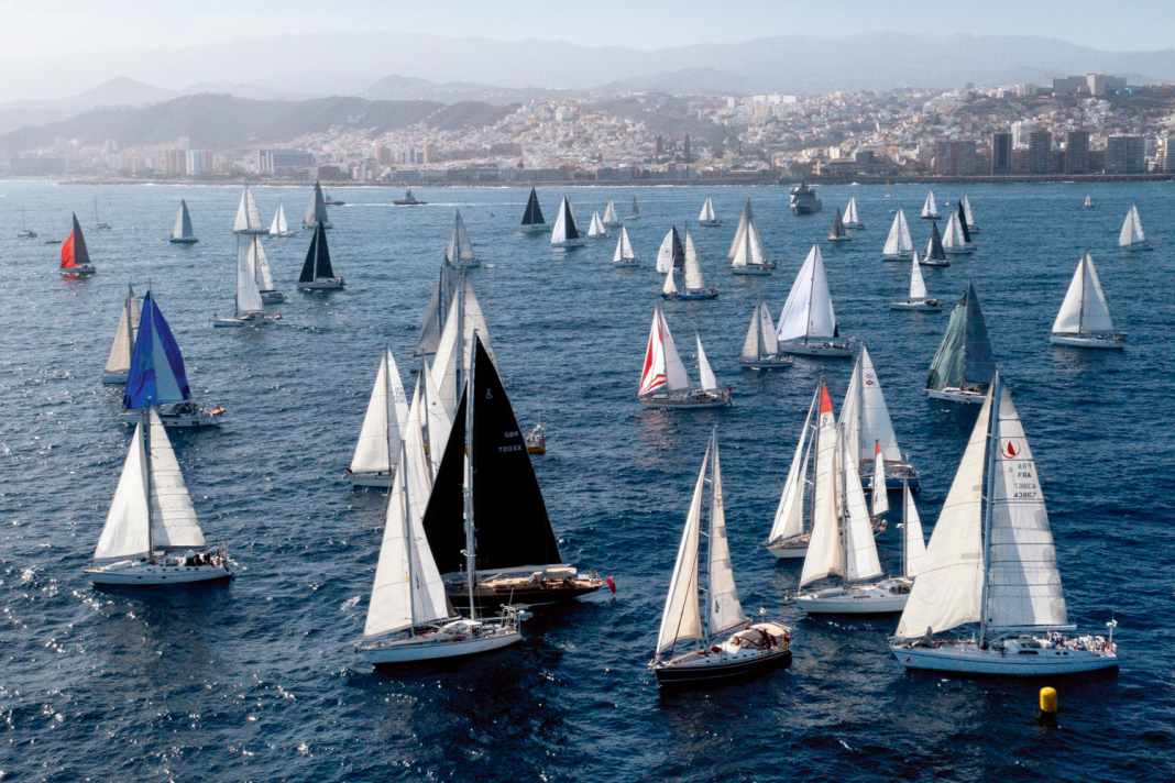 En route vers le bleu ! Le peloton hétéroclite des navigateurs de l'ARC au départ de Las Palmas de Gran Canaria.