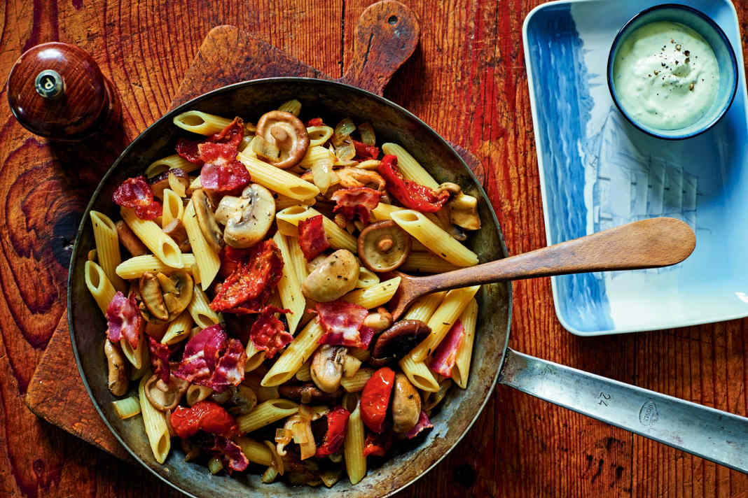 Pasta and mushroom pan