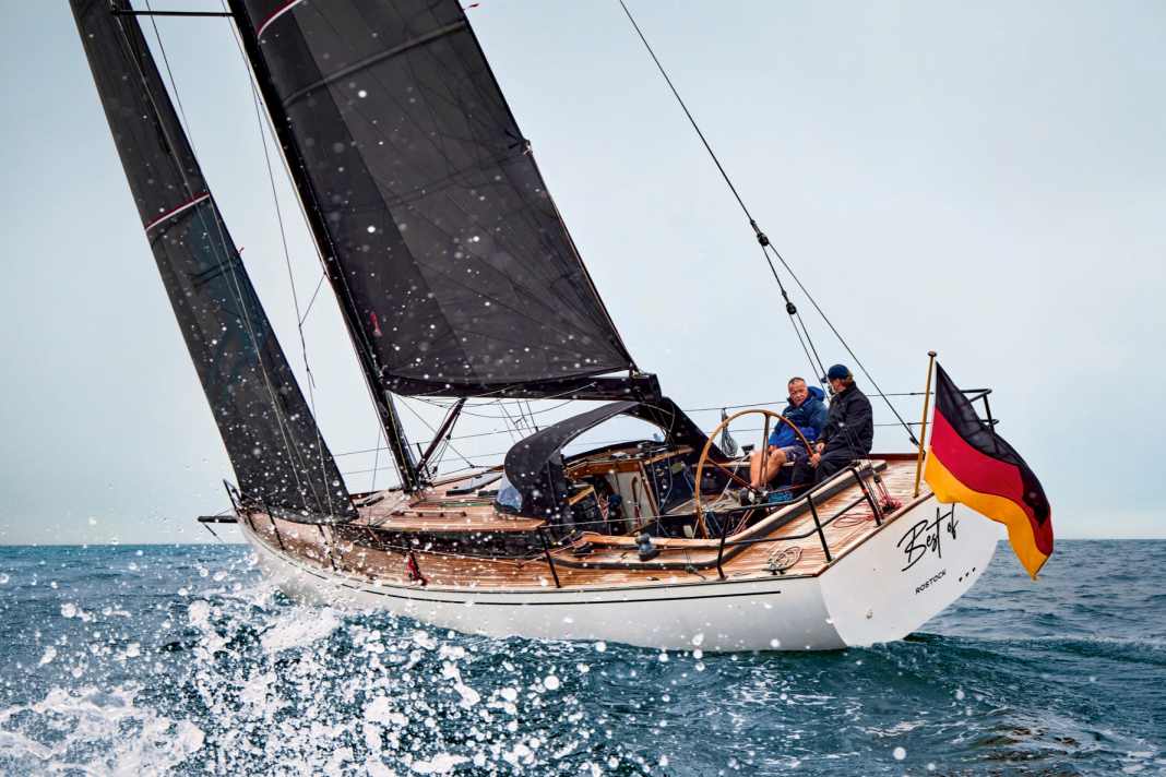 The lines are as timeless as they are harmonious. Even the crack comes from the boat builder.