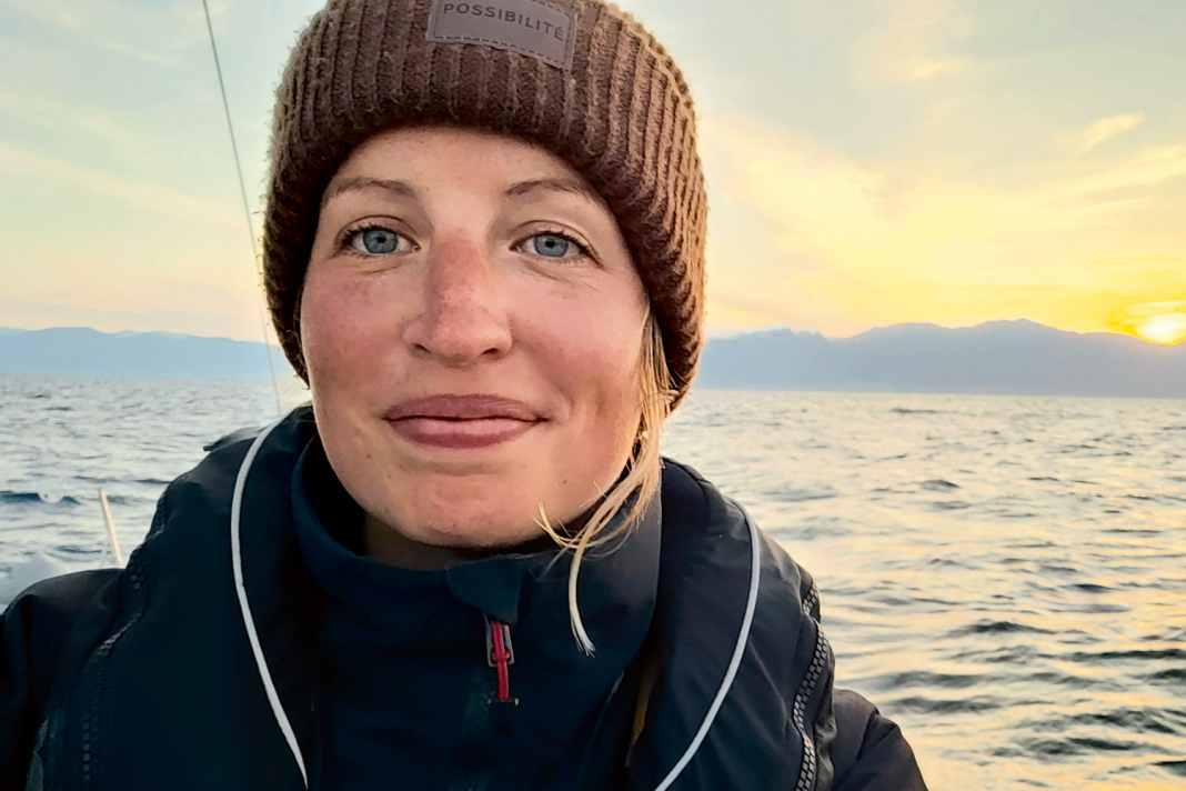 Concentrata in tutte le condizioni: Lisa Berger raggiunge i suoi obiettivi. La regata a due mani sarà seguita da un giro del mondo in solitario.