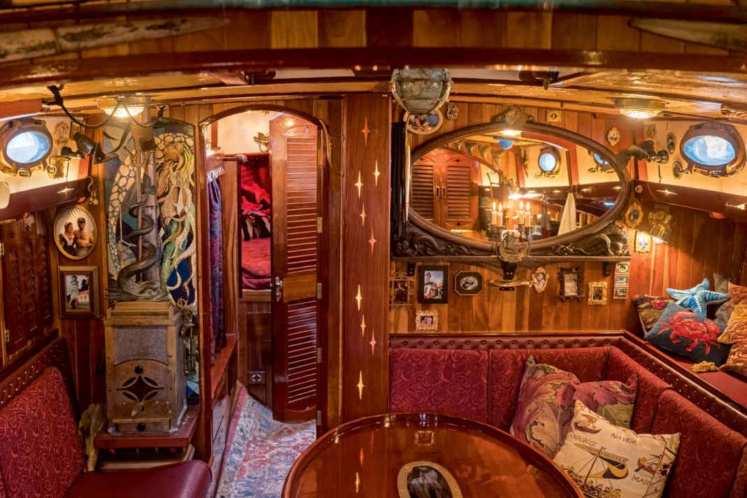 Just bric-a-brac or already art? No matter - the owners are happy and visitors have plenty to marvel at.