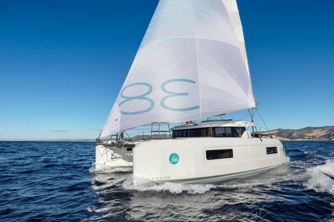 The hulls of the VPLP design are extremely voluminous, especially in the foredeck area. This benefits the interior with more space and comfort.