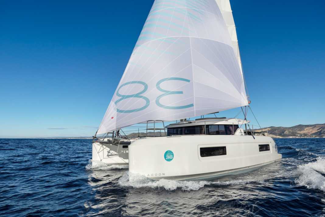 The hulls of the VPLP design are extremely voluminous, especially in the foredeck area. This benefits the interior with more space and comfort.