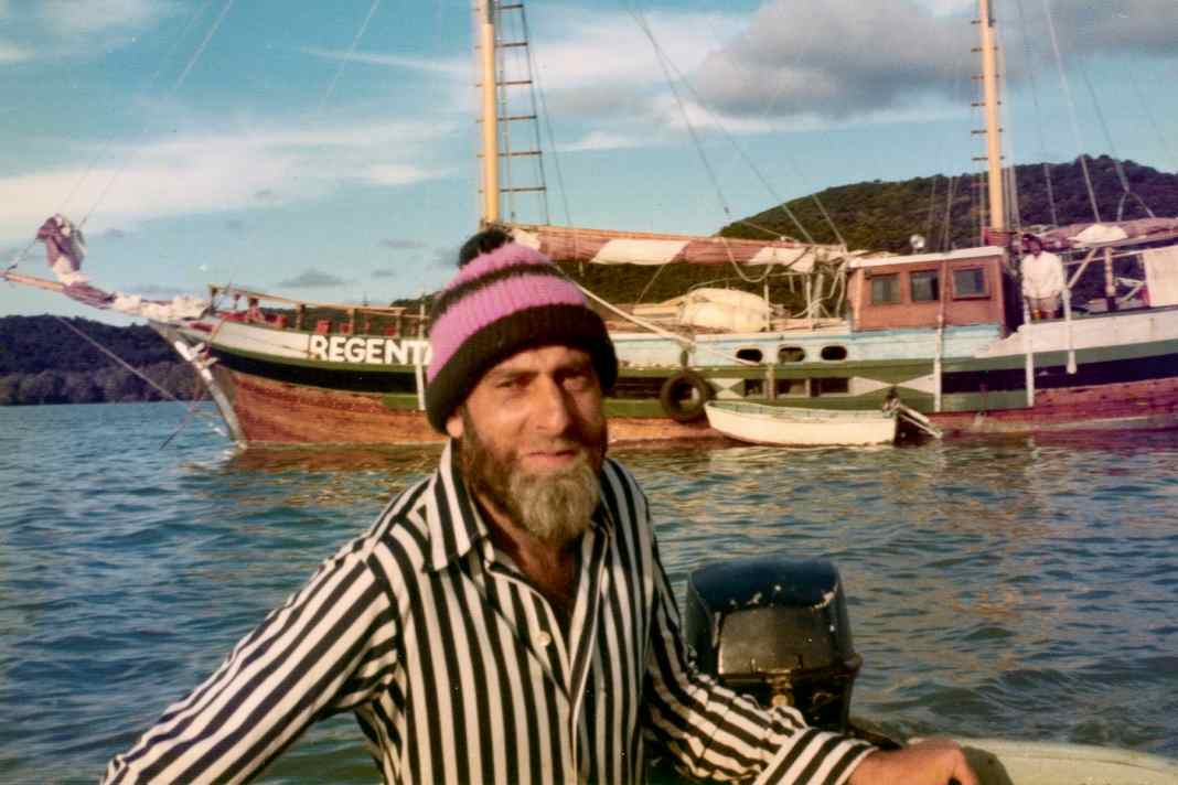 Hundertwasser a beaucoup voyagé, mais on sait peu de choses sur ses talents de navigateur.