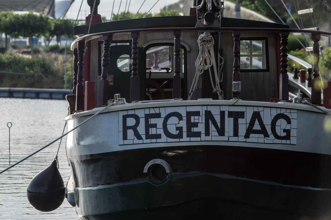 Die “Regentag” strotzt vor freiem Geist ihres früheren Eigners Hundertwasser.