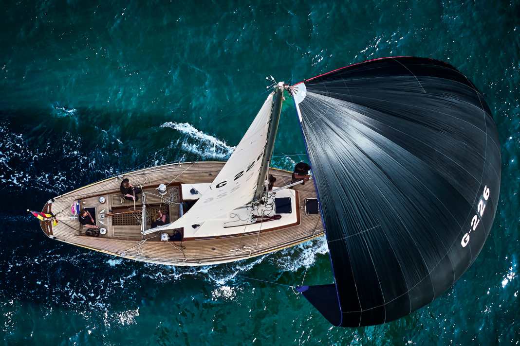 Almost pointed gate: The rear is vanishingly small and just as style-defining as the large width.