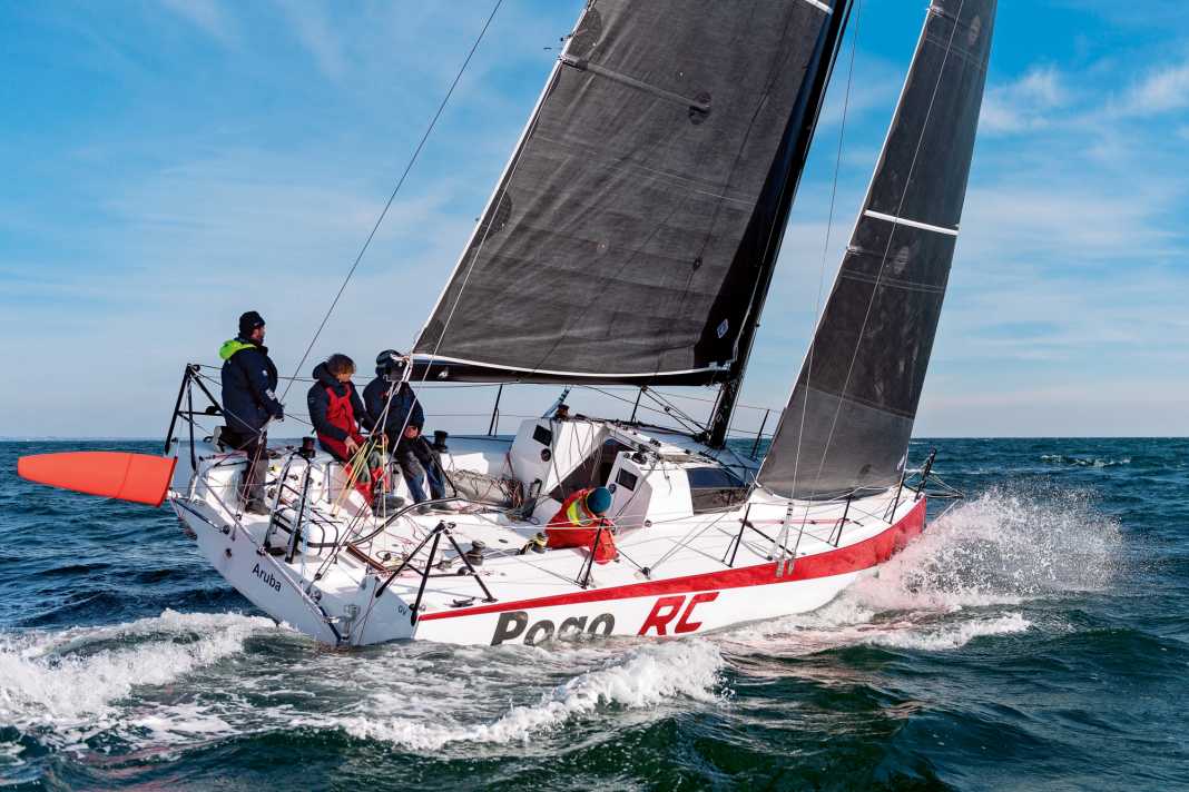 Offshore boat: large cockpit, compact superstructure with windows that allow a view of the sails. The windward rudder can be folded up.