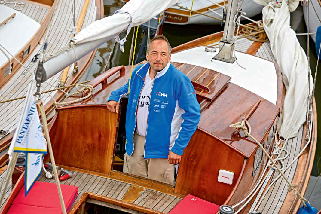 Stefan de la Motte aboard his 1935 Baltic Sea cruiser, the ‘Gotjhe’. In his spare time, the IT expert enjoys sailing the old-fashioned, traditional way.