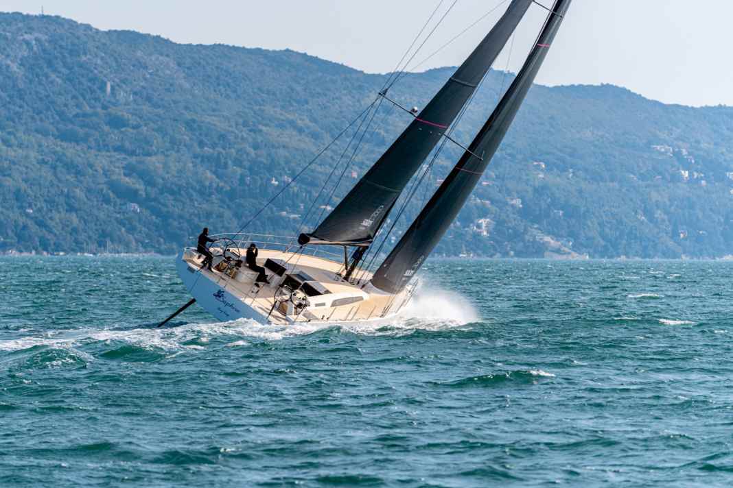 Die Werft an der Nordadria, in deren modernen Fertigungshallen inzwischen auch die Yachten von CNB entstehen, gilt als Inbegriff qualitativ wie ästhetisch höchst anspruchsvollen Bootsbaus.