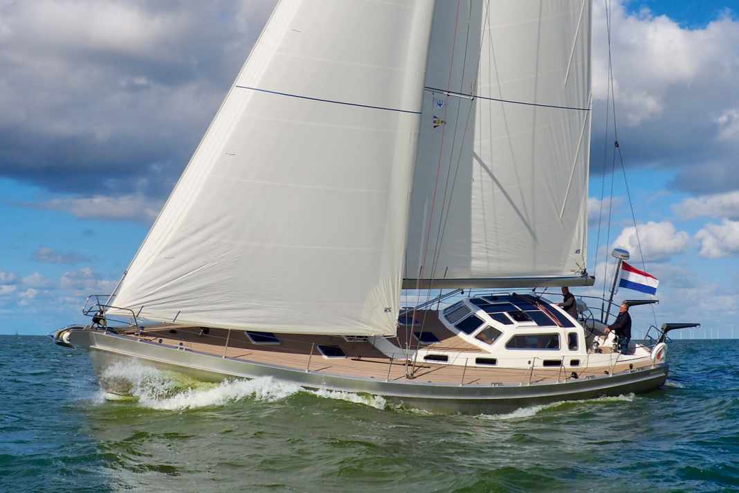 Classic lines, a short cabin superstructure and a striking pilothouse. The Breehorn 55 from the Netherlands looks great and sails just as well.