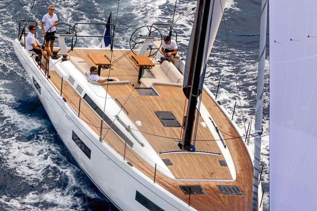 Bellezza elegante. Il progetto è opera di Roberto Biscontini Yacht Design in collaborazione con il designer Lorenzo Argento.