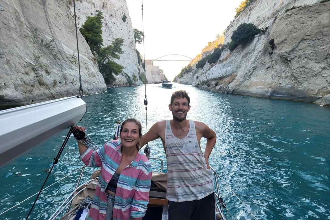 Steep rock faces, a narrow passage: 
the ‘Eleanor’ in the Corinth Canal, 
which even Nero had once dreamt of. 
It was finally opened in 1893.