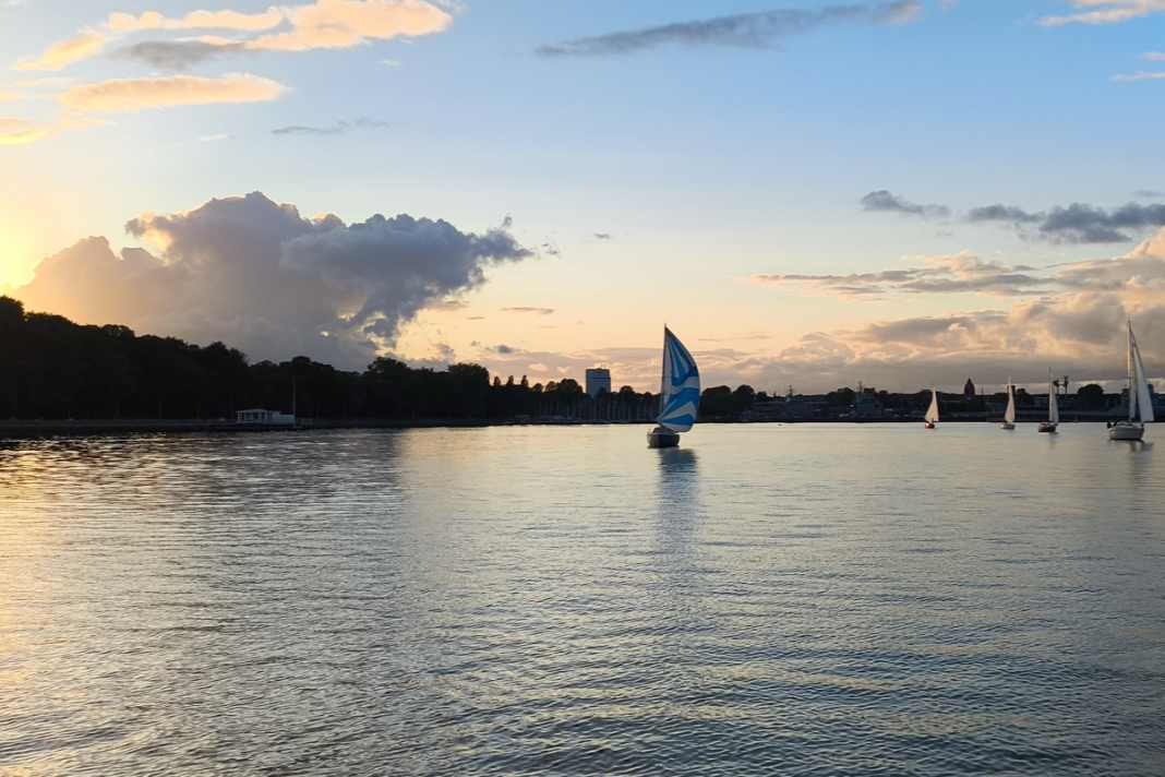 Late summer 2026: Wednesday regatta on the Kiel Fjord in light winds.