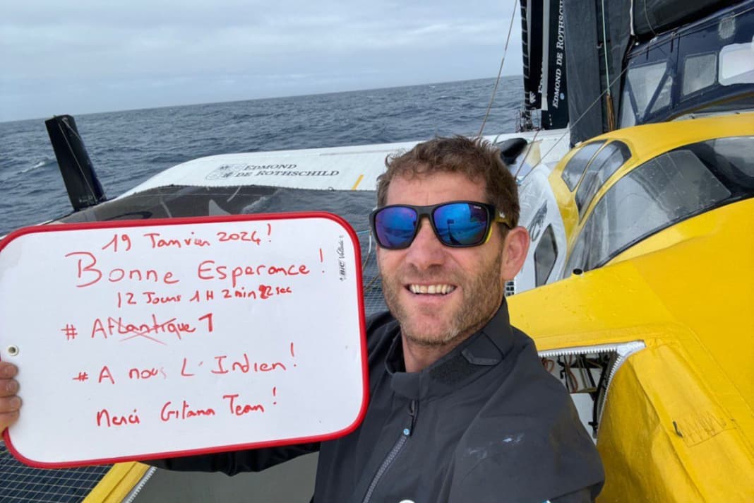 Le skipper du Maxi Edmond de Rothschild Charles Caudrelier est le premier à franchir le Cap de Bonne Espérance.