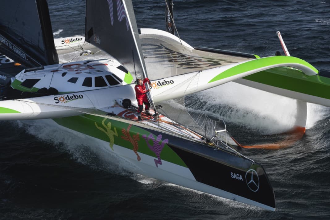 Pit stop for Thomas Coville on "Sodebo Ultim 3". The runner-up is expected to arrive in Hobart, Tasmania, on the evening of 31 January