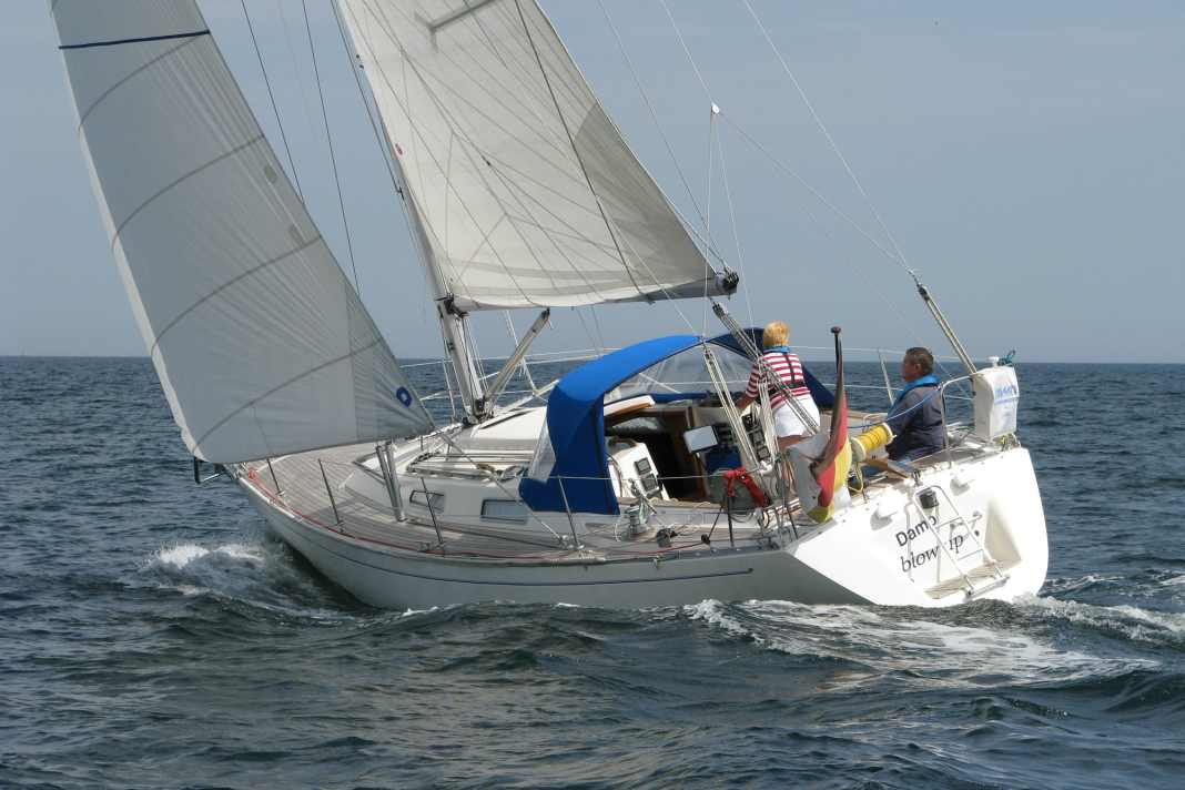 A mast height of over 17 metres and plenty of sail area ensure sailing fun, and from 3 Beaufort the self-tacking jib is sufficient