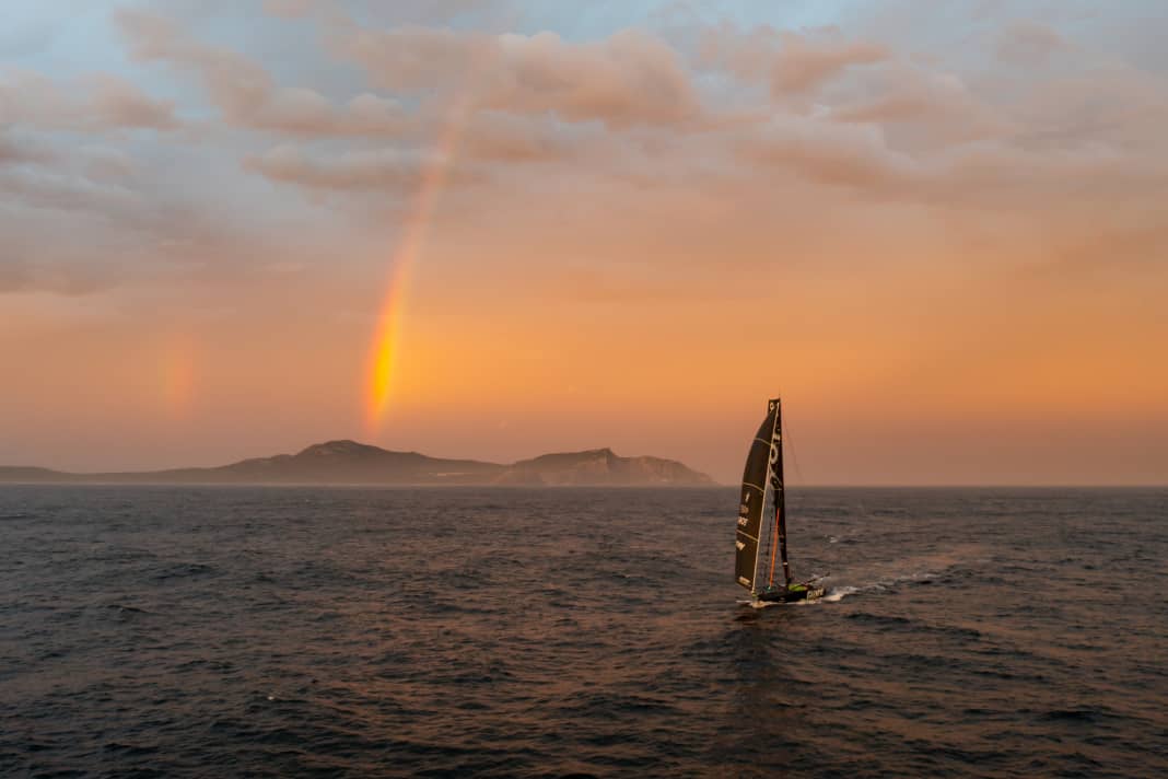 The Guyot Environnement - Team Europe approaches Cape Town