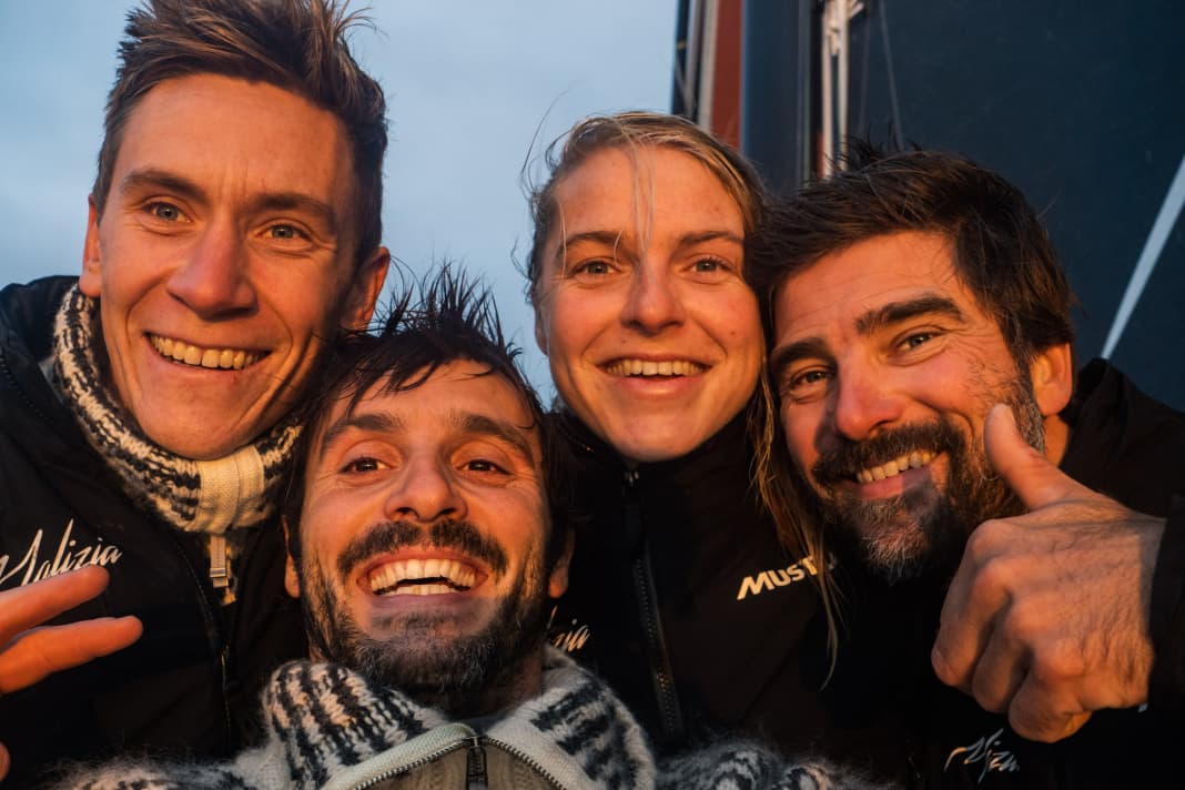Boris Herrmann, Rosalin Kuiper, Antoine Auriol and Will Harris are in a good mood on board "Malizia - Seaexplorer"