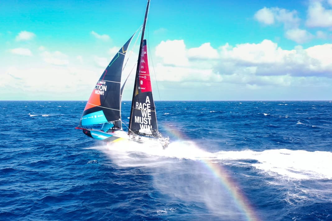 Ein Regenbogen begleitet "Malizia – Seaexplorer" auf Kurs Kap Hoorn. Die prächtige Momentaufnahme hat Malizias An-Bord-Reporter Antoine Auriol eingefangen