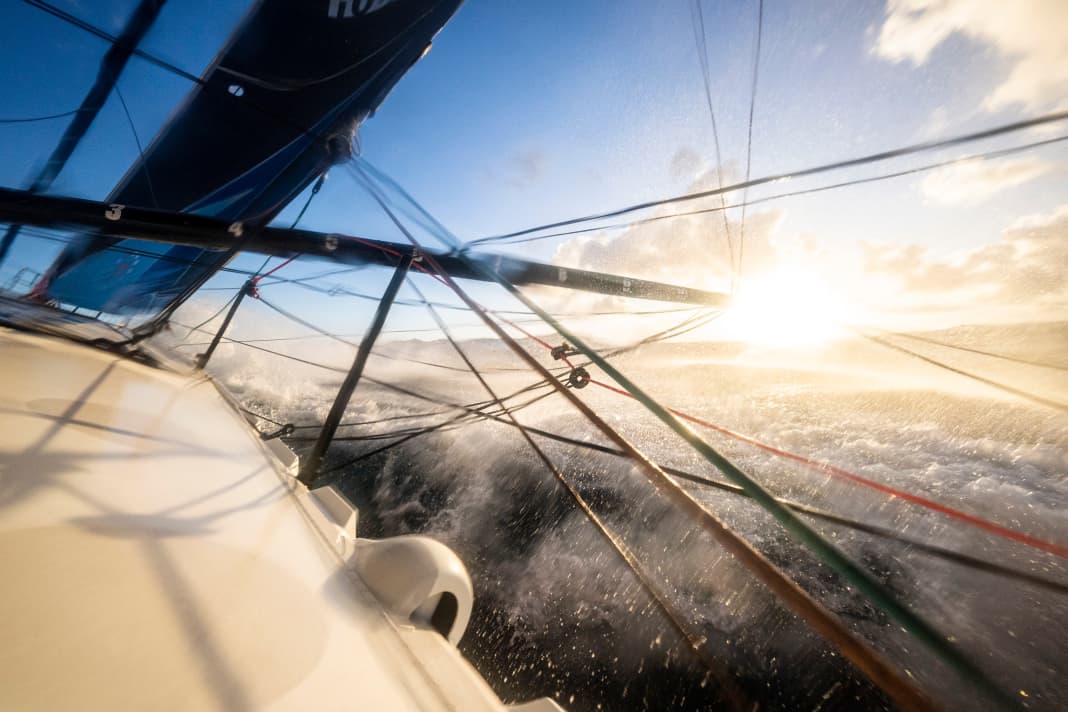 "Mālama" et son équipe américaine 11th Hour Racing mènent le peloton dans le sprint final de la quatrième étape vers Newport