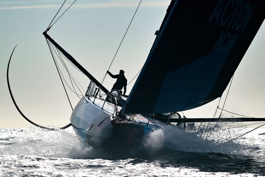 Seit Etappe fünf im Ocean Race hält "Malizia – Seaexplorer" den 24-Stunden-Weltrekord für Einrumpfyachten. Hier ist Skipper Boris Herrmann auf seinem Boot zu sehen