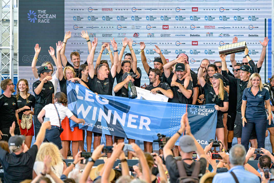 La squadra festeggia la vittoria di tappa